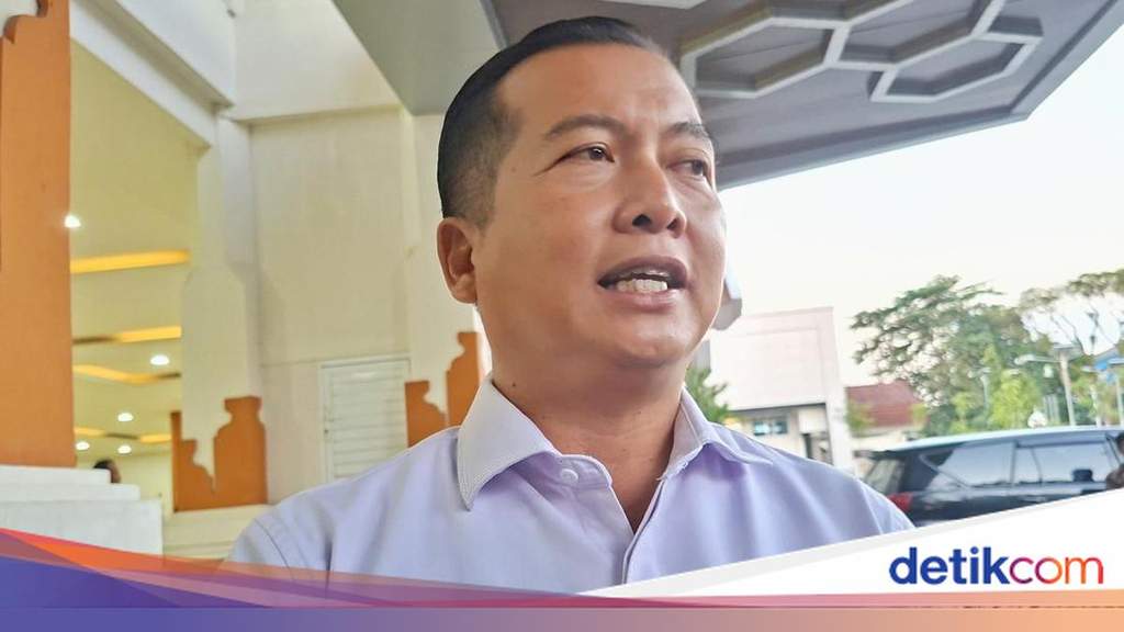 Suasana Bandara Internasional Zainuddin Abdul Madjid di Lombok, Nusa Tenggara Barat, yang bersiap menyambut kedatangan penonton MotoGP.