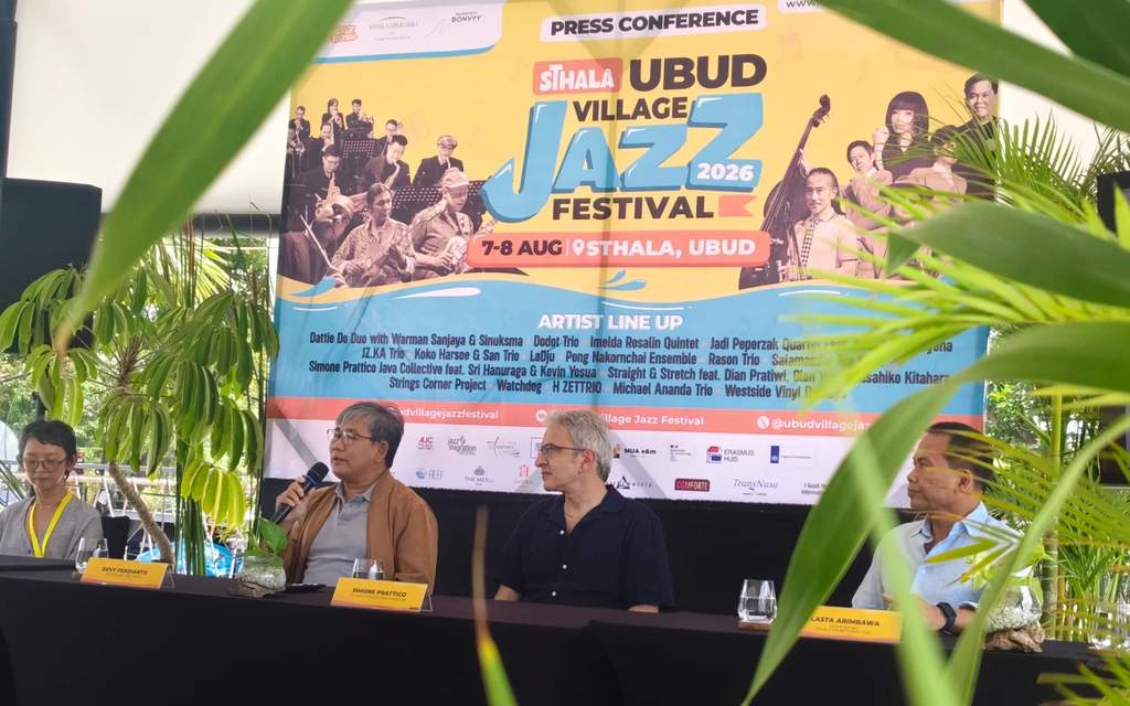 Suasana konferensi pers Sthala Ubud Village Jazz Festival 2026 yang dihadiri penyelenggara dan musisi di kawasan Sanur, Bali.