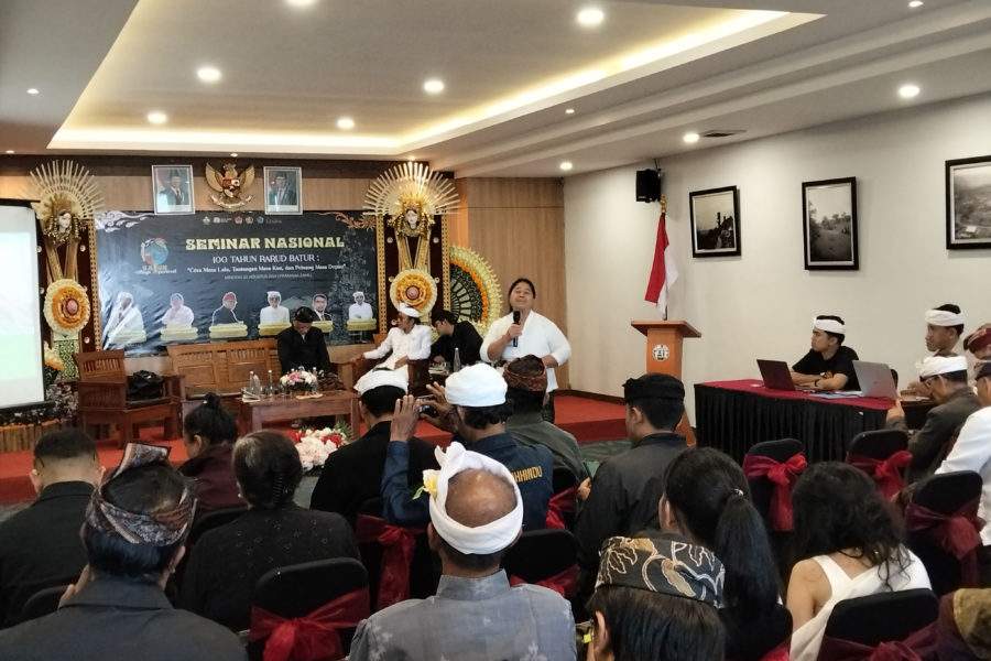 Pemandangan lanskap Danau Batur di Kintamani, Kabupaten Bangli, yang mengalami penurunan volume air dan perubahan kondisi lingkungan.