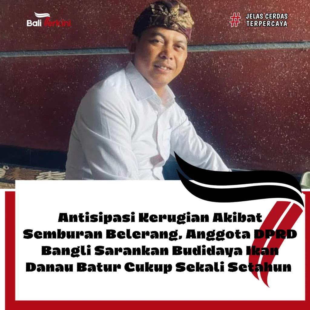 Pemandangan kawasan perairan Danau Batur di Kintamani, Bangli, Bali, yang dipenuhi fasilitas keramba jaring apung milik para pembudidaya ikan lokal.