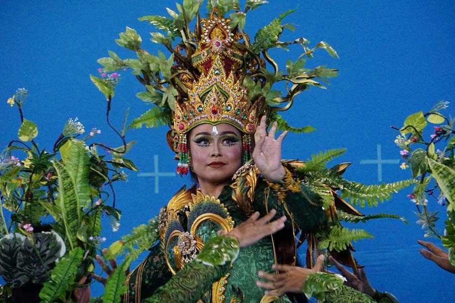 Suasana pementasan seni modern dalam ajang Festival Seni Bali Jani di Panggung Terbuka Ardha Candra, Art Center, Denpasar.