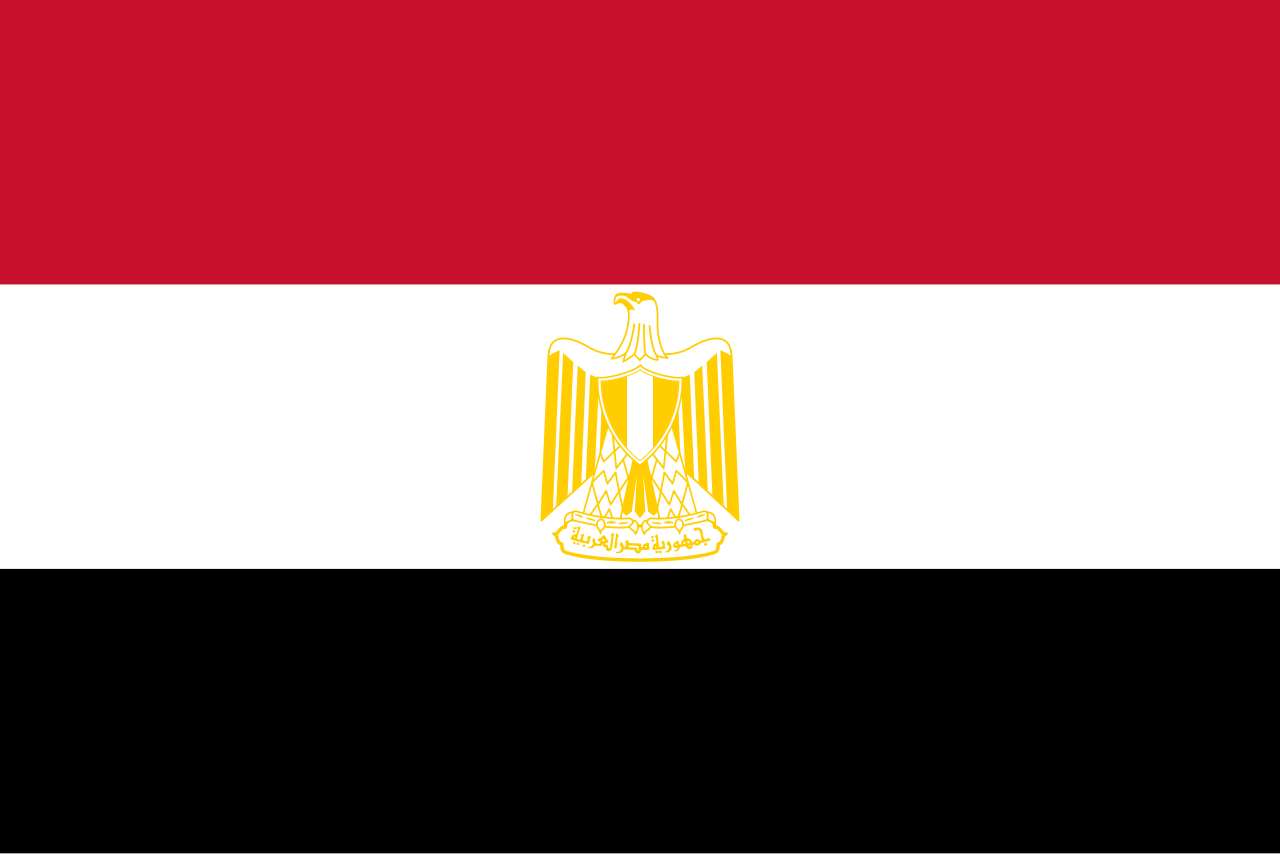 Pemandangan kompleks Piramida Giza dan Sfinks di gurun pasir Kairo, Mesir, sebagai simbol peninggalan peradaban kuno dunia.