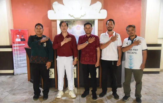 Suasana koordinasi dan diskusi antara jajaran KPU Provinsi Bali dan Dinas Dukcapil Provinsi Bali dalam membahas sinkronisasi data kependudukan.